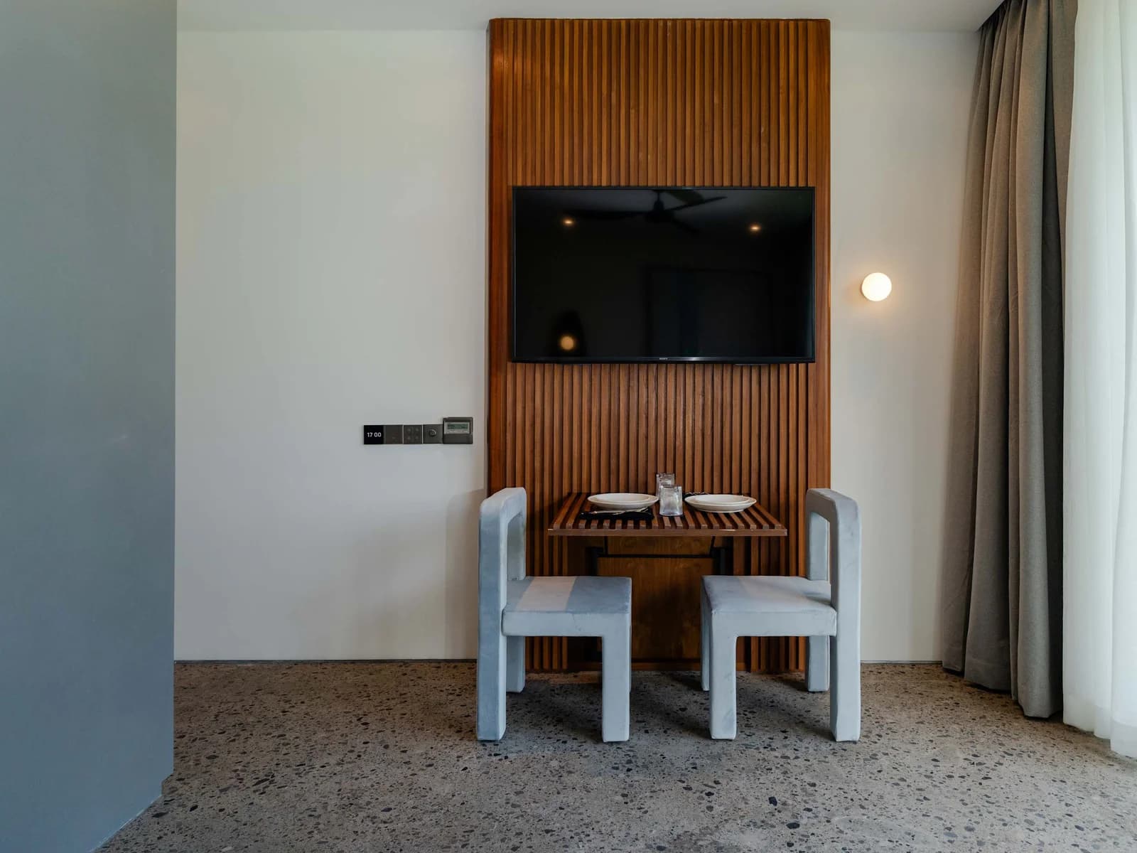Ecoverse Studio T1