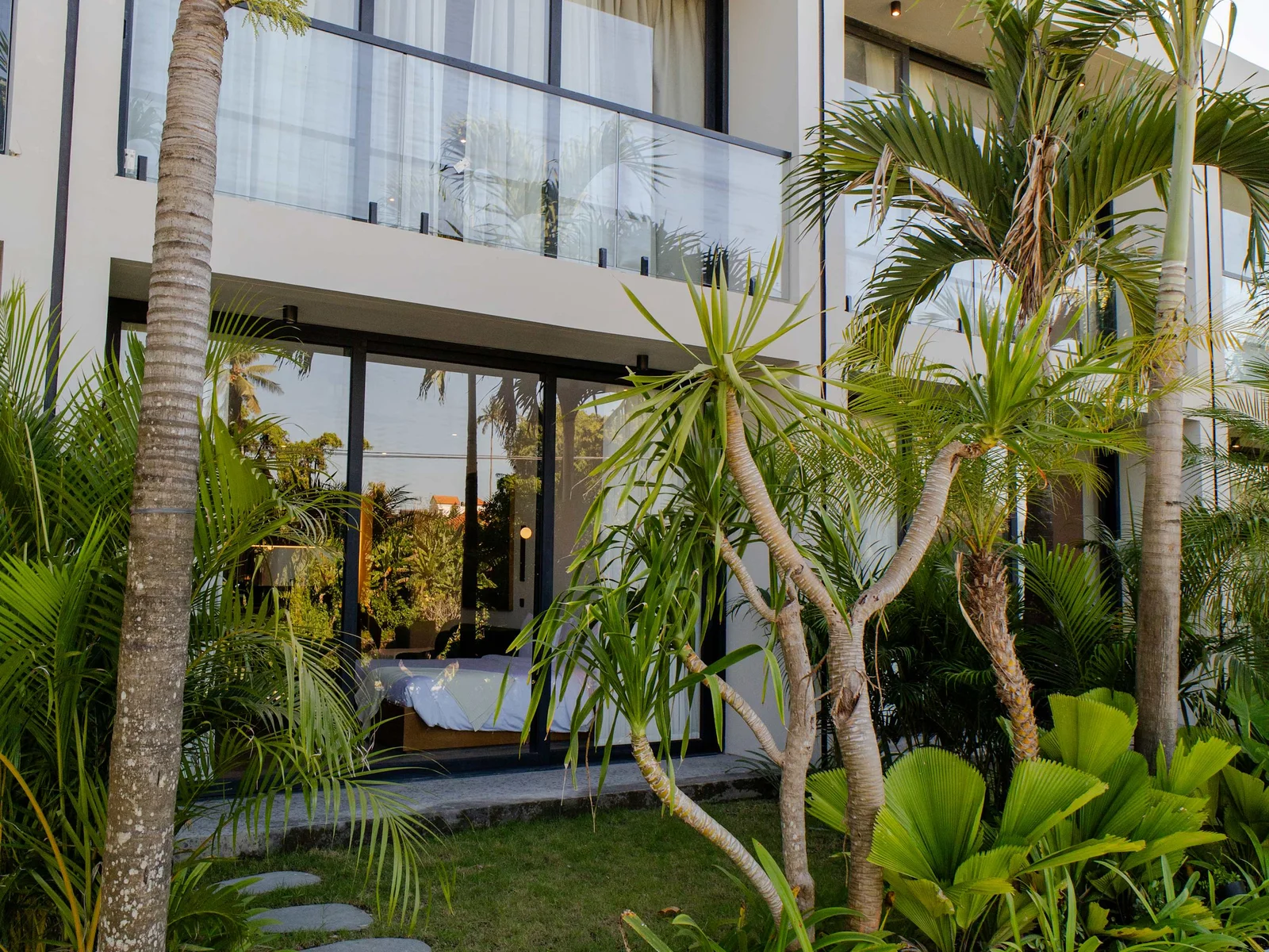 Ecoverse Studio T2 Pool View